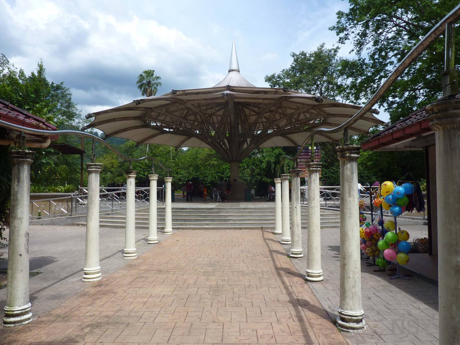 Central pavilion, May 2013