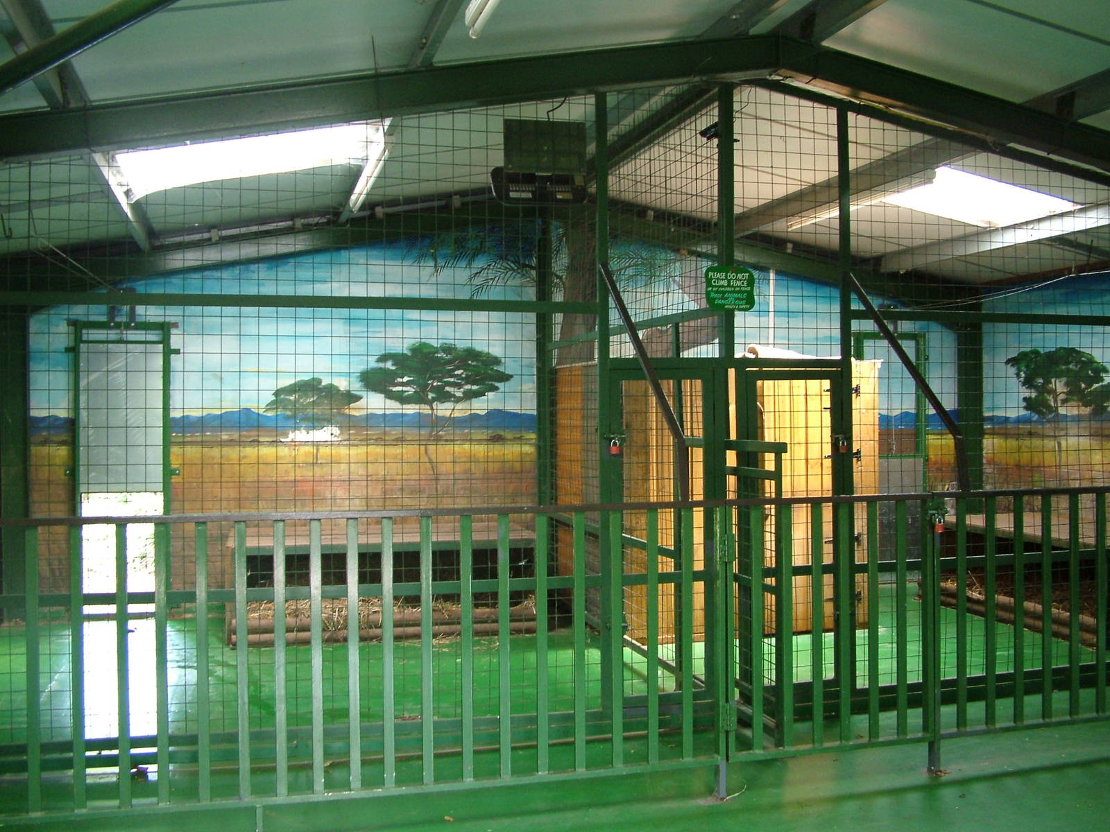 Cheetah dens at Paradise WP, Broxbourne 25/07/09
