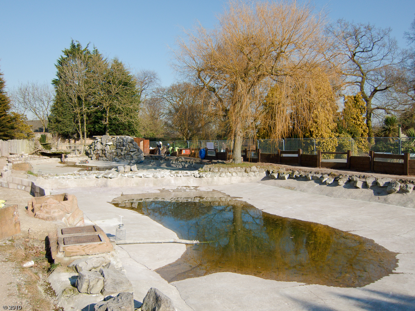 Chester Zoo Giant Otter Pool - 04/03/2010