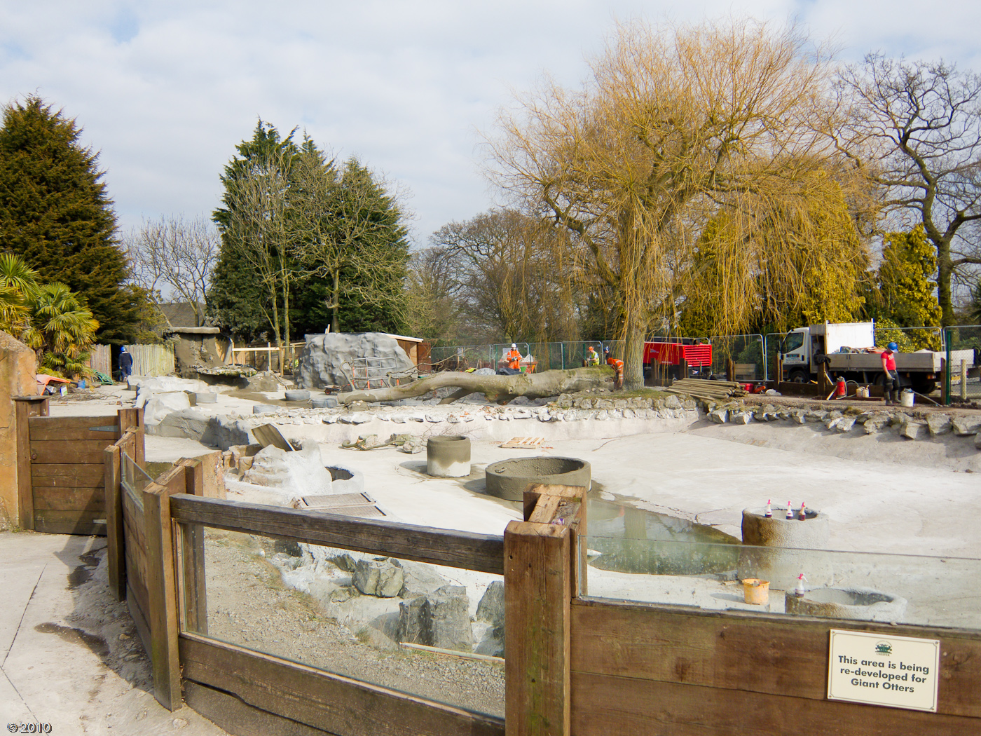 Chester Zoo Giant Otter Pool - 11/03/2010