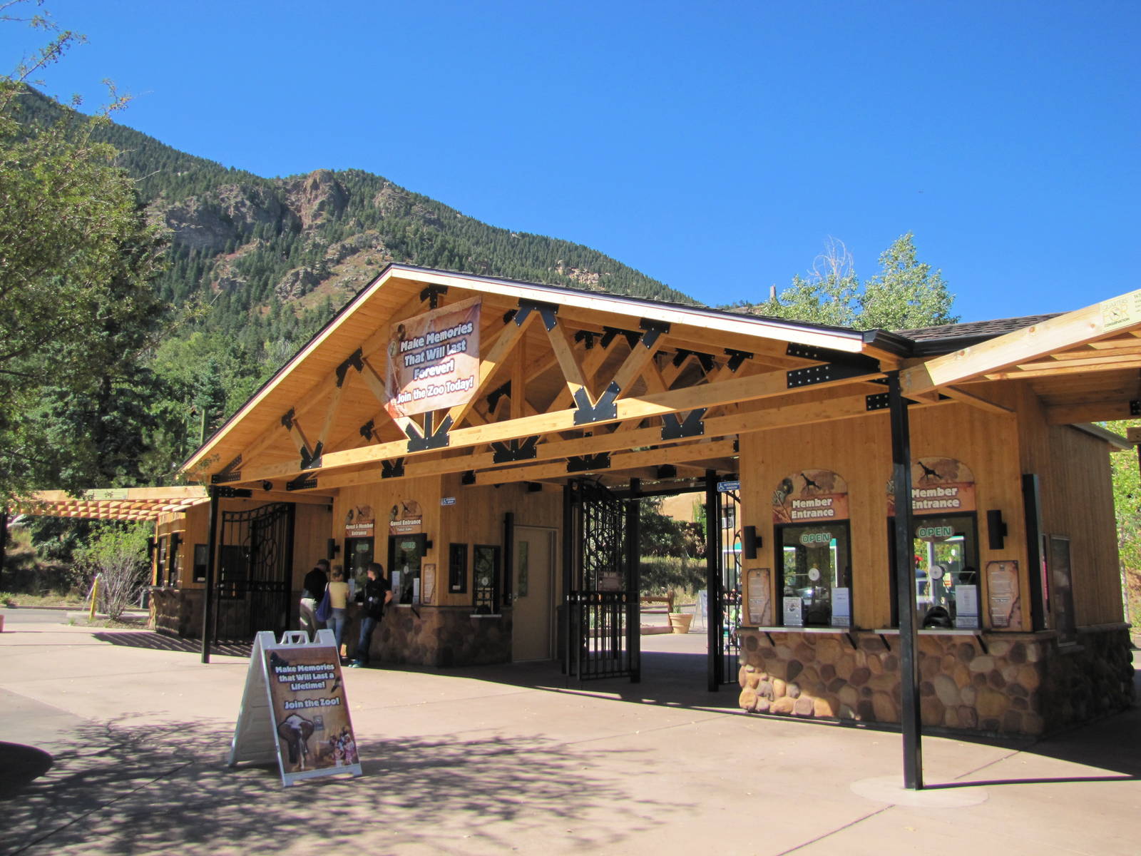 Cheyenne Mountain Zoo 2010 - Main Gate