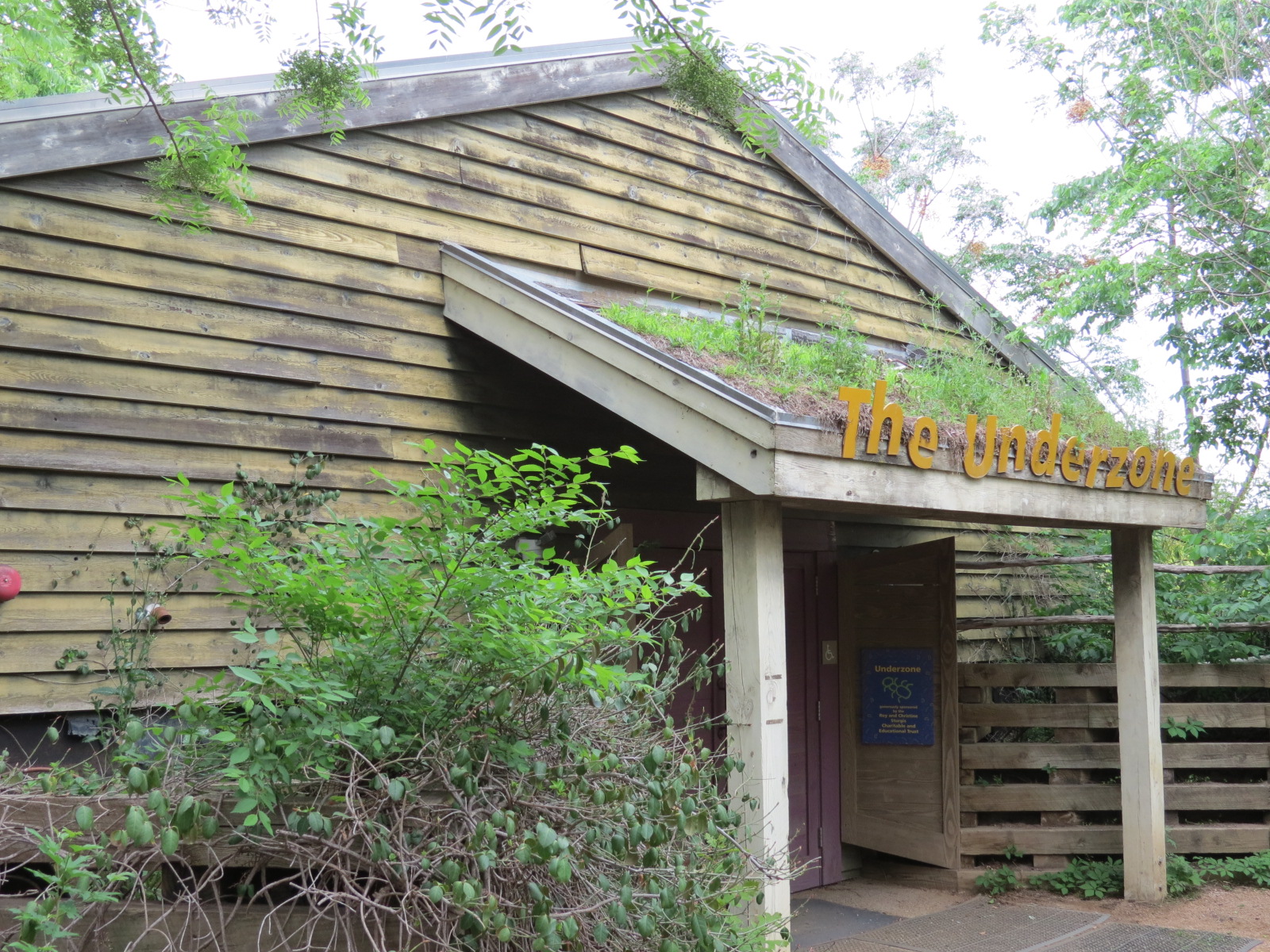 Childrens Zoo - Underzone - Exterior