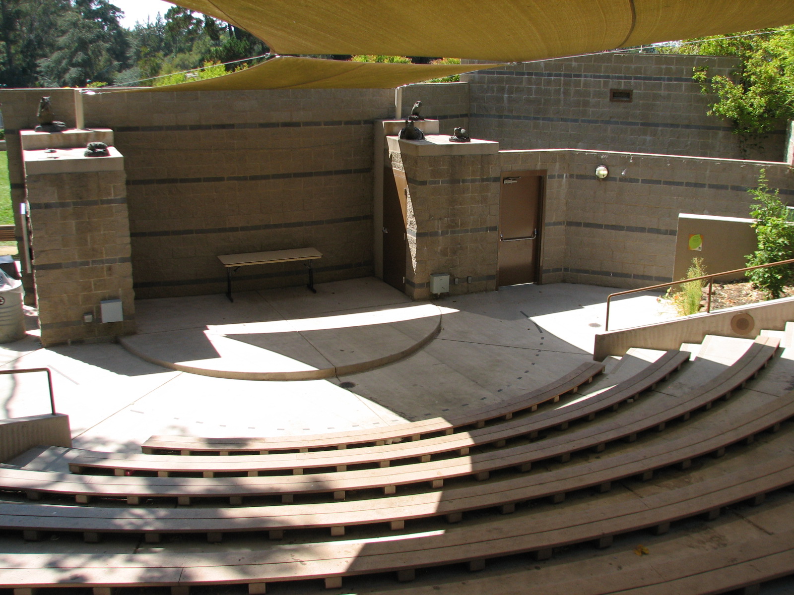 Childrens Zoo - Wildlife Theater