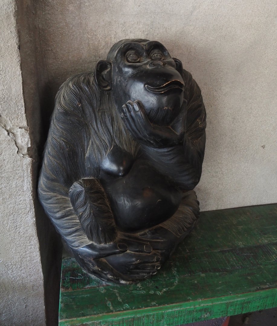 Chimpanzee statue on terrace next to gift shop near entrance, 2025-04-30