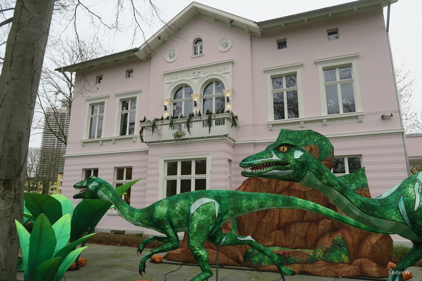 China Lights - veloceraptors