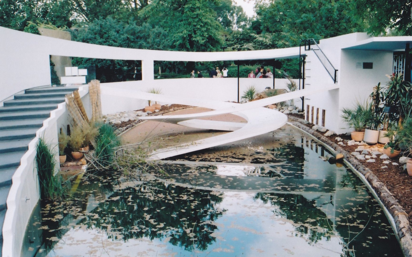 Chinese Alligator Enclosure (Lubetkin Penguin Pool)