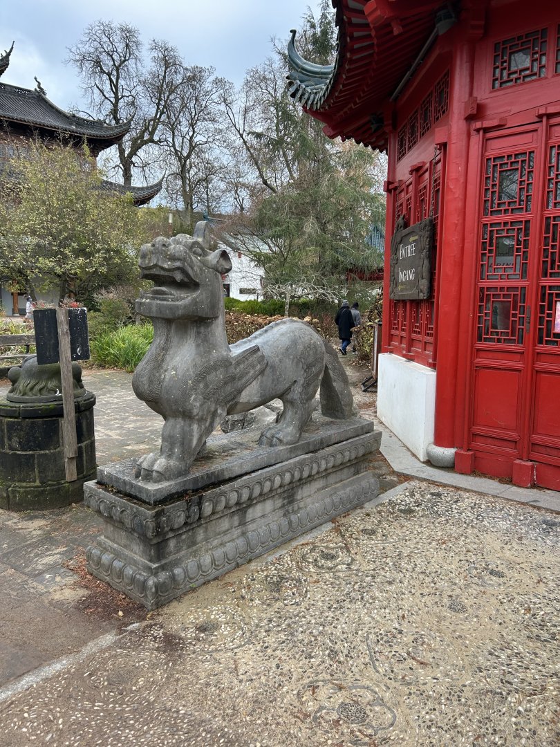 Chinese tiger statue