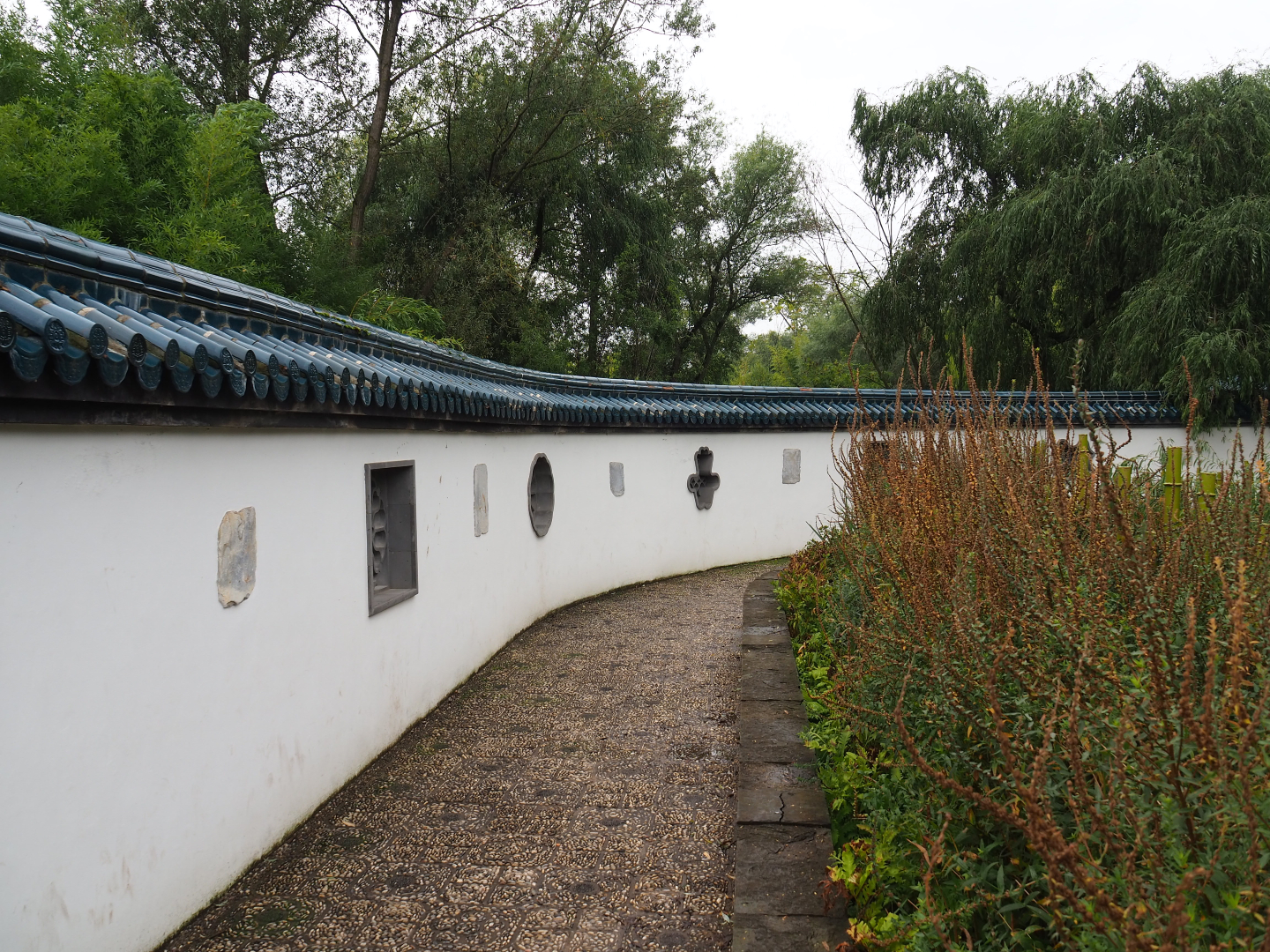 Chinese wall with viewing windows, 2019-10-05