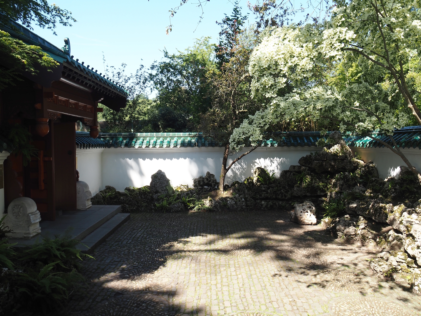 Chinese walled garden and gate, 2024-06-08