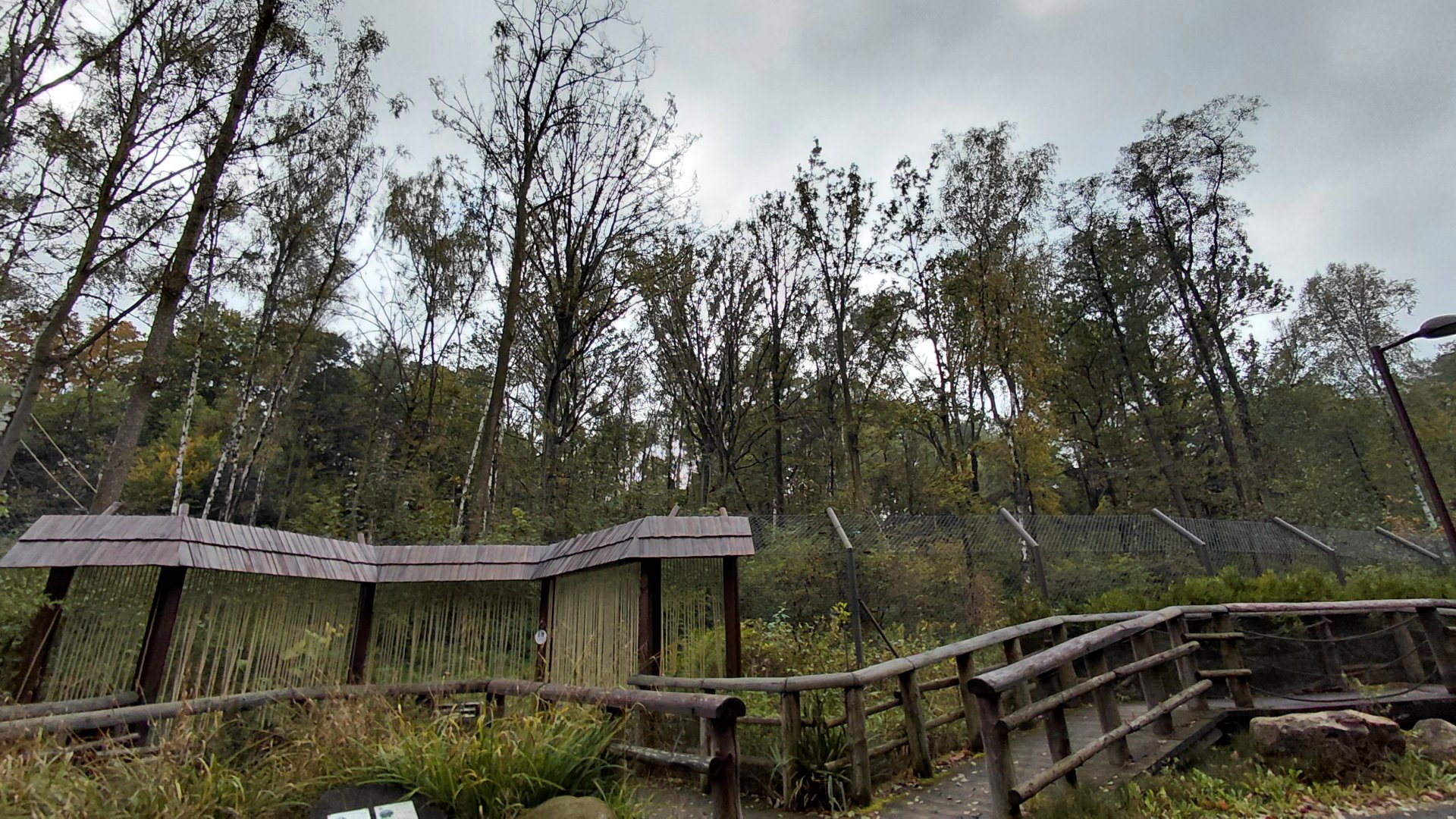 Chitwan - bear+langur exhibit