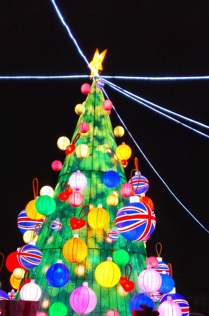 Christmas tree lantern