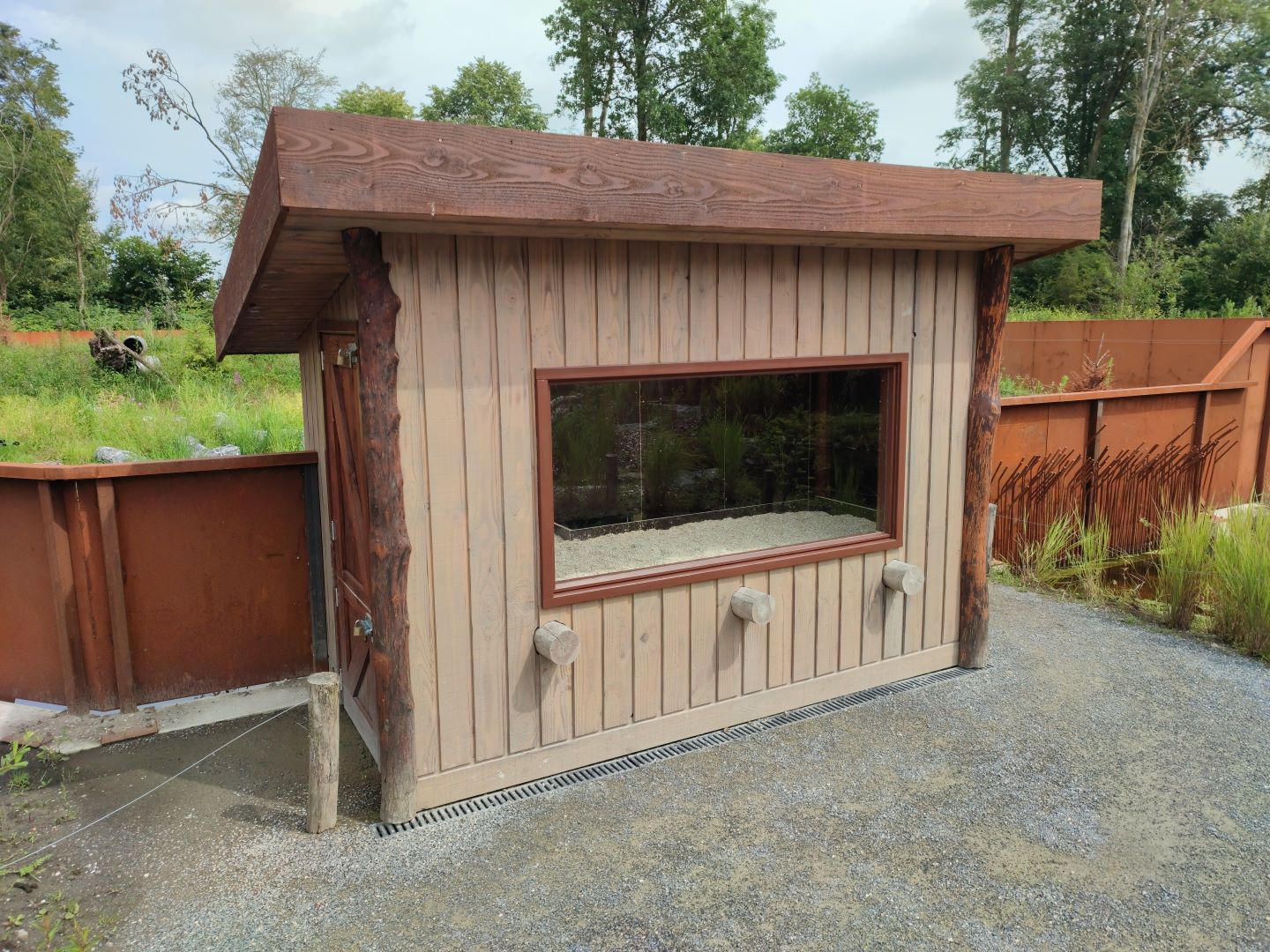 Churchill - indoor enclosure for raccoons