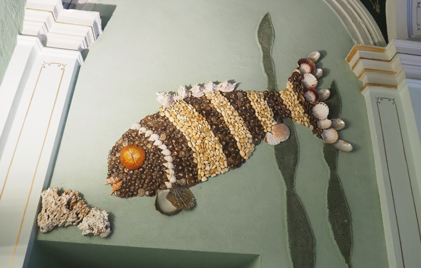 Cichlid artwork near aquarium building toilets, 2022-09-15