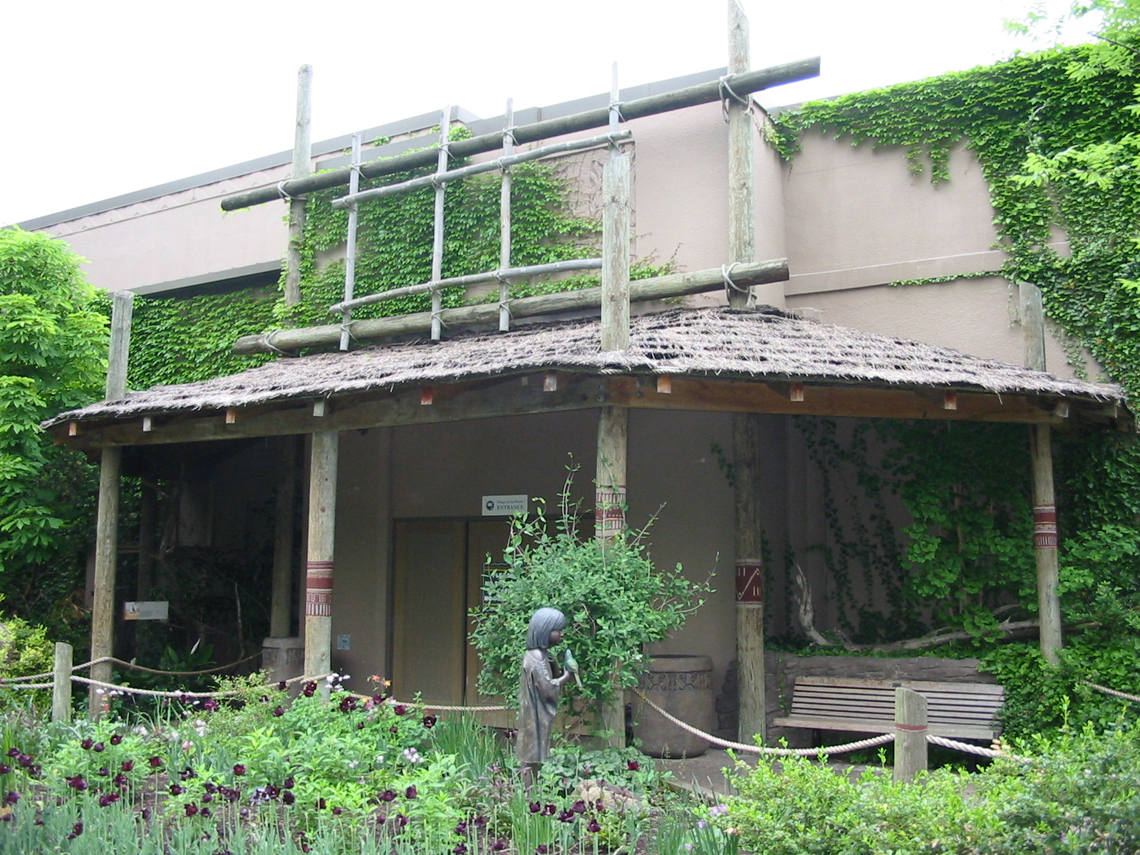 Cincinnati Zoo 2003 - Entrance to the Bird House