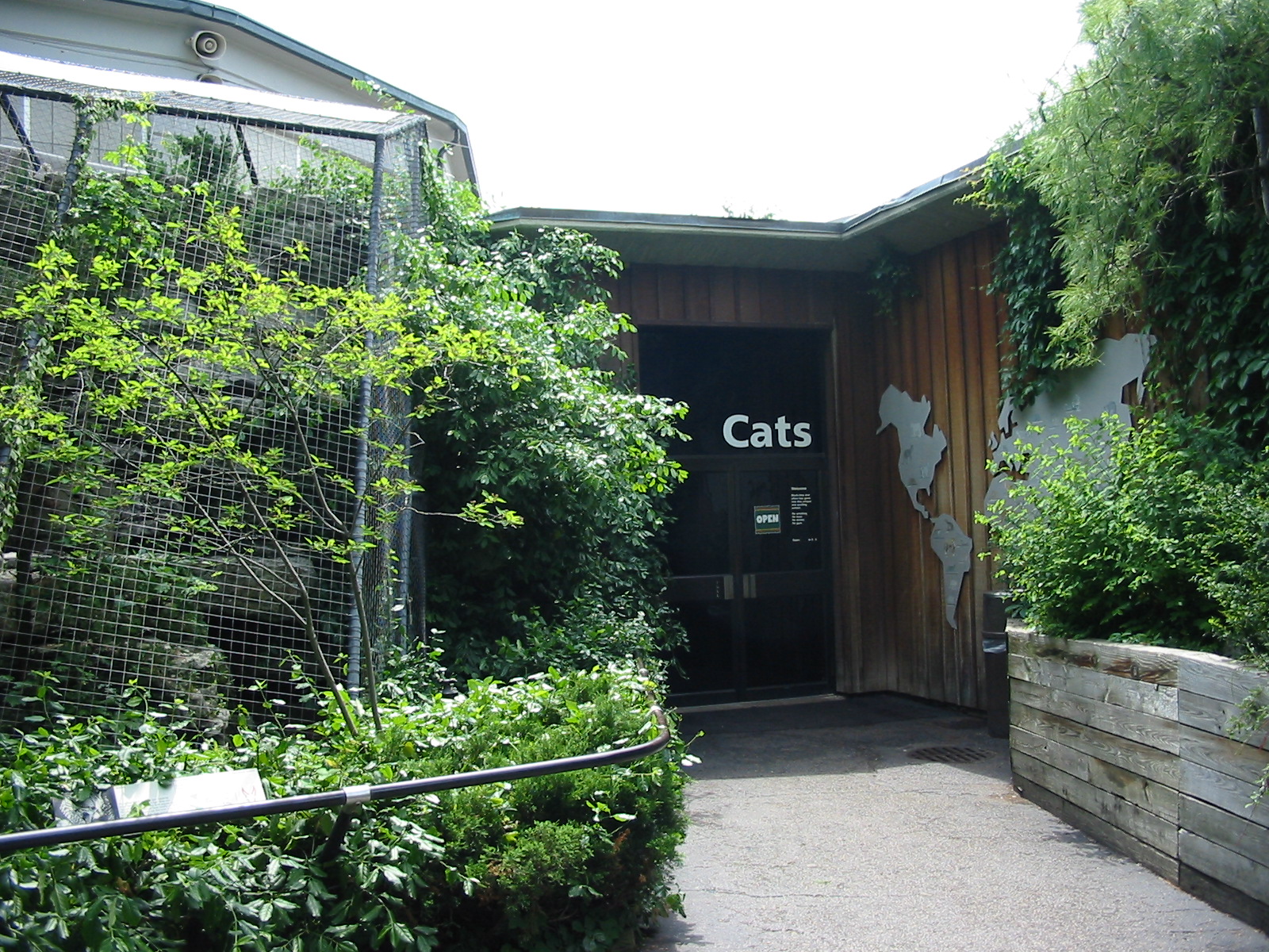 Cincinnati Zoo 2003 - Entrance to the famous Cat House