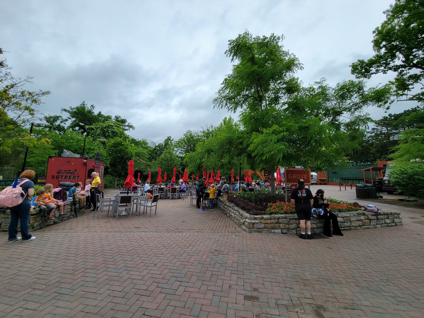 Cincinnati Zoo 5/22 - Eating area by the ring-tailed lemurs