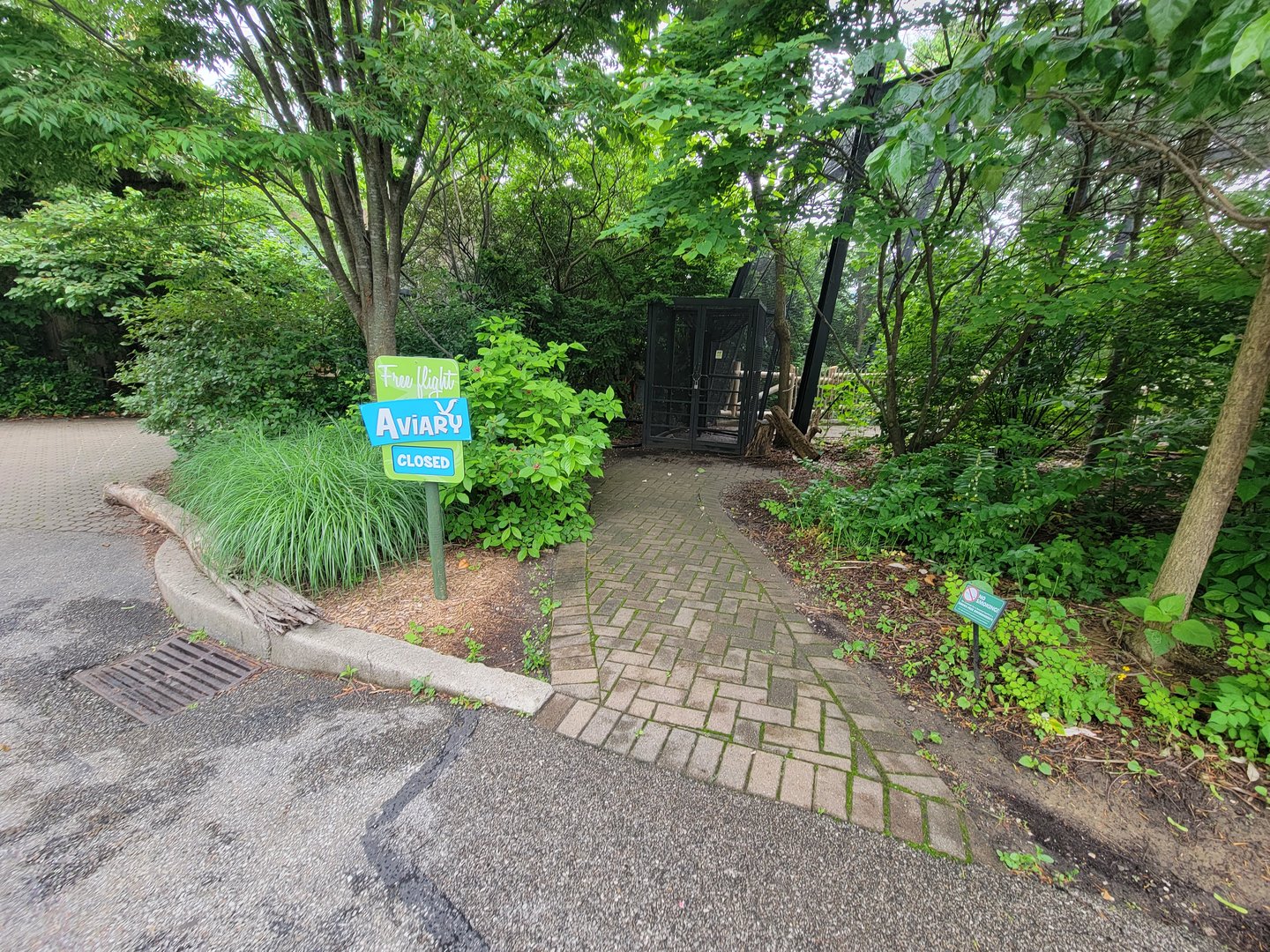 Cincinnati Zoo 5/22 - Free-flight Aviary, closed