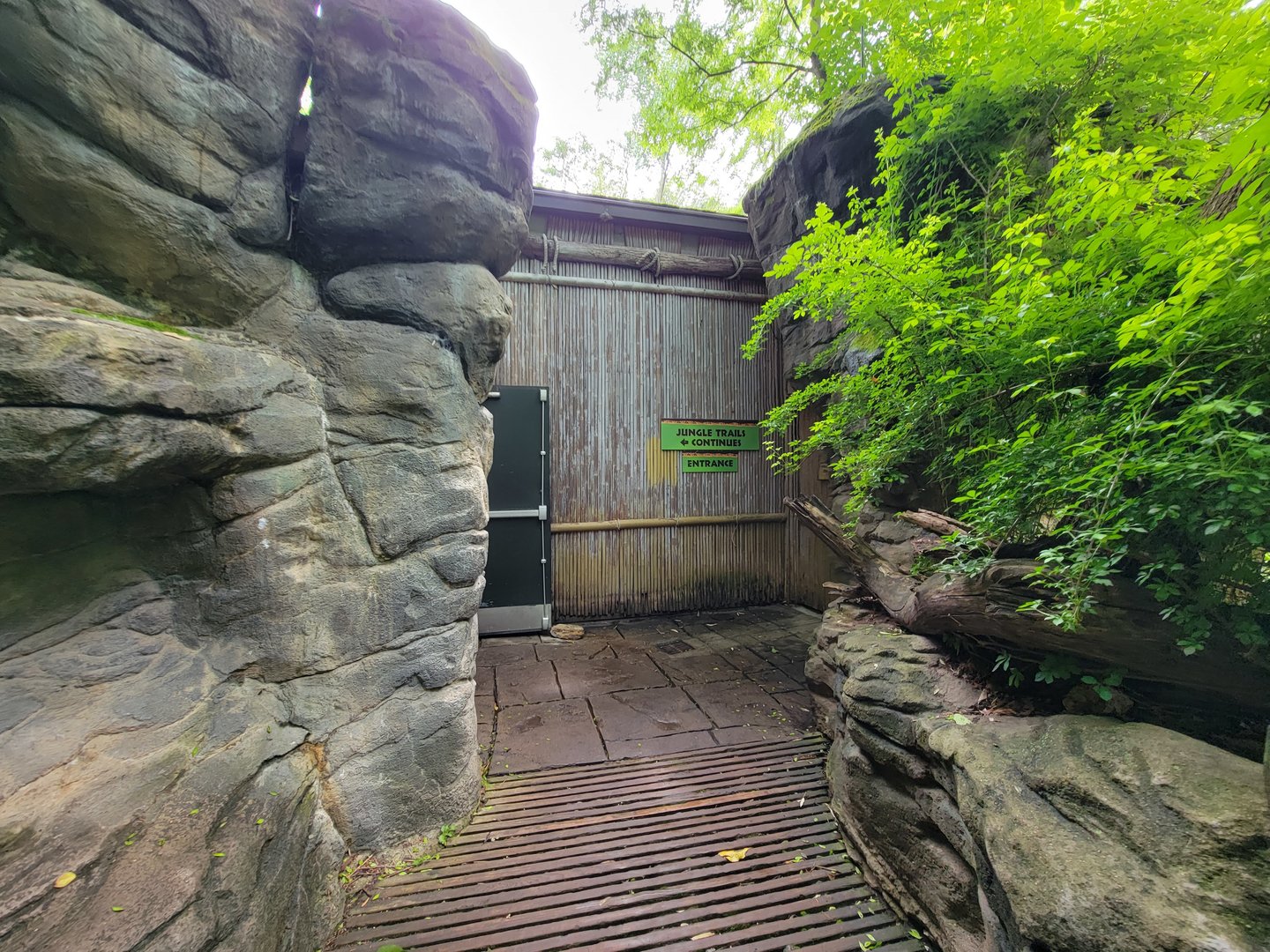 Cincinnati Zoo 5/22 - Jungle Trails, Asian building entrance