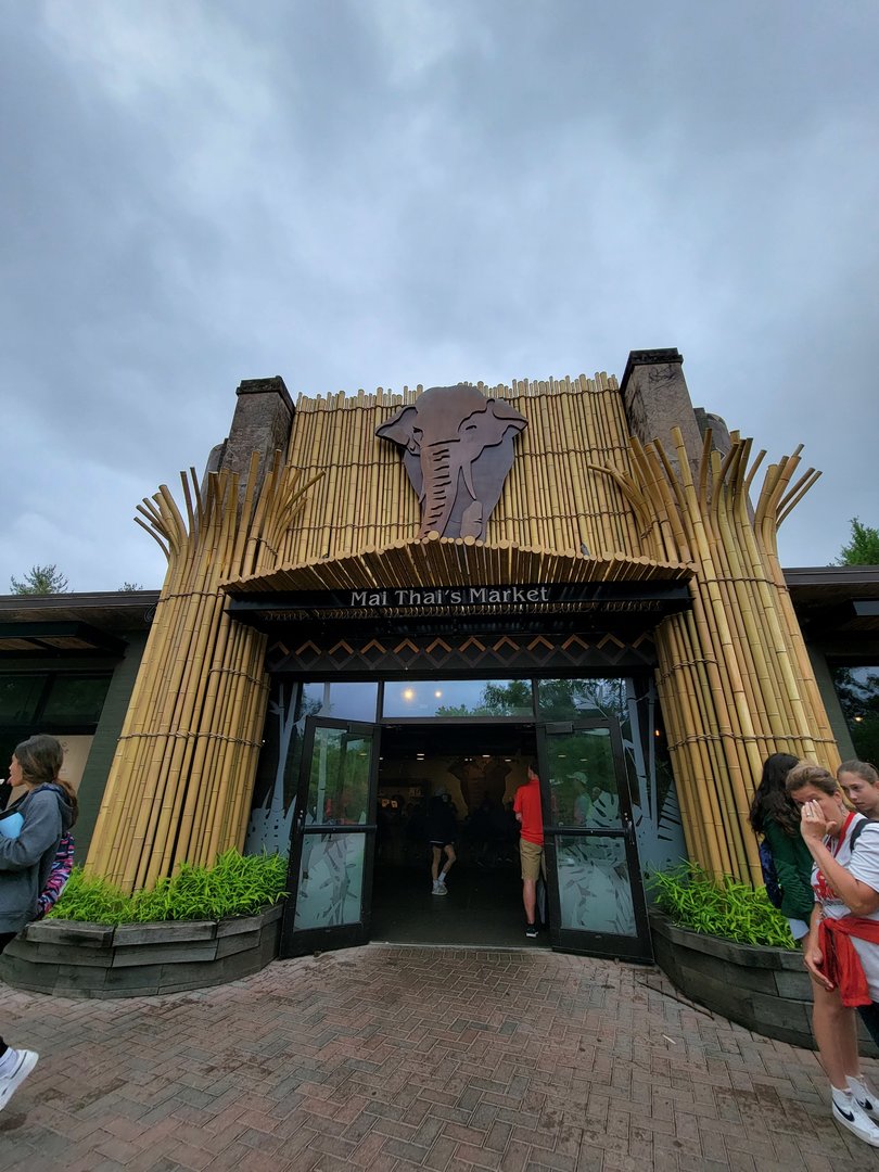 Cincinnati Zoo 5/22 - Mai Thai's Market, two eateries and a gift shop
