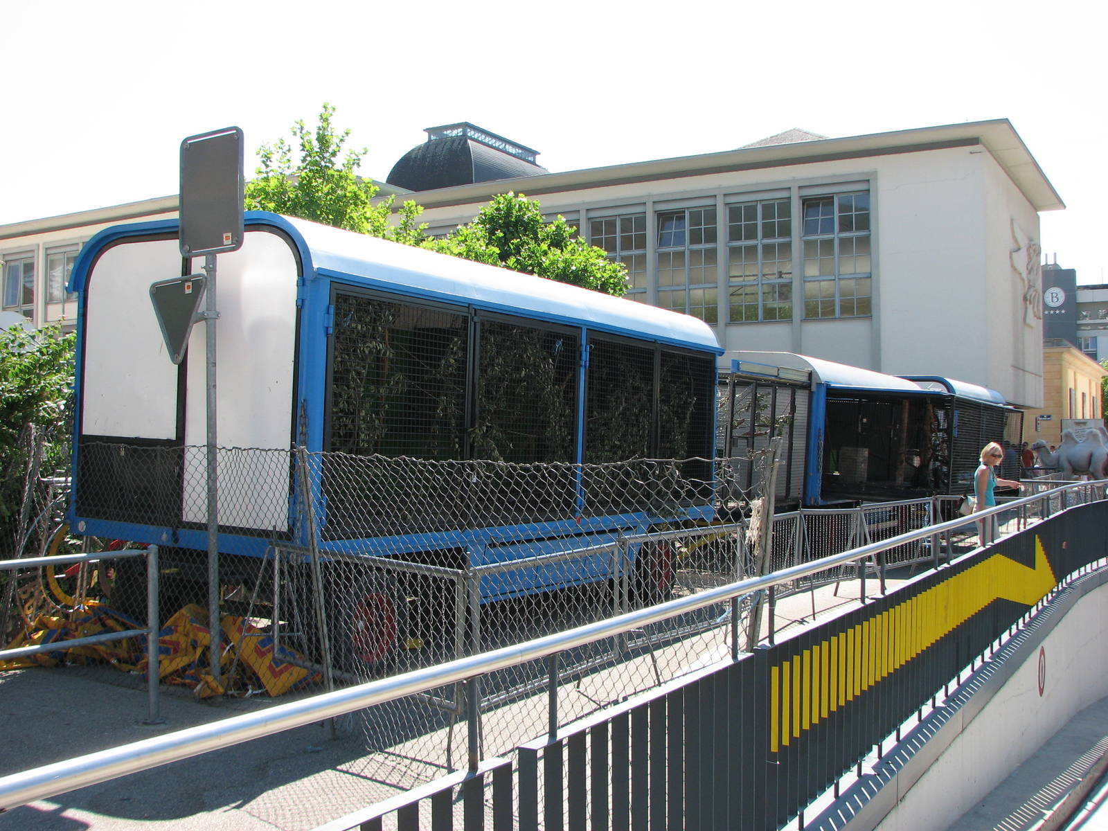 Circus Knie in Neuchatel 2008 - Parrot wagons