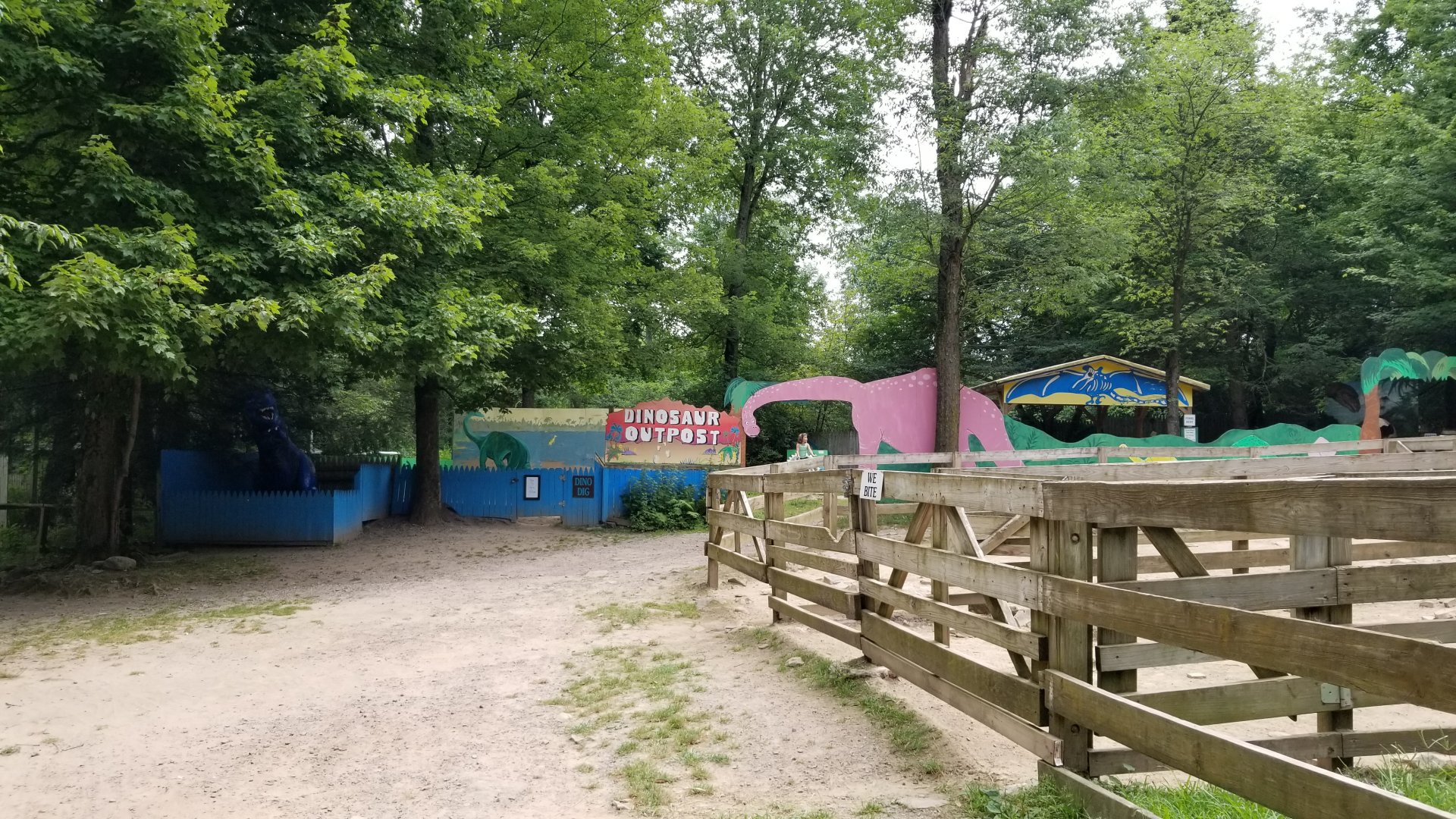 Claws N Paws - Dinosaur Outpost