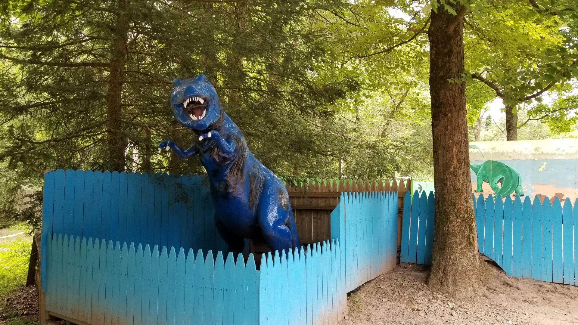 Claws N Paws - Dinosaur Outpost