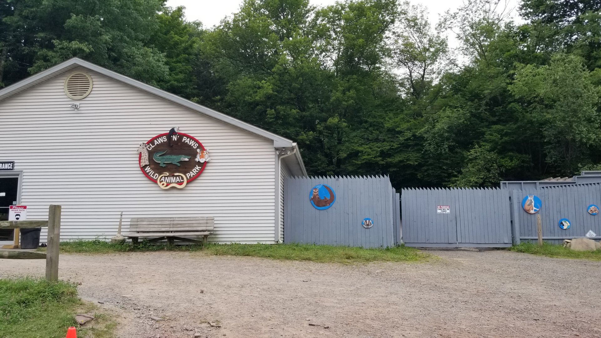 Claws N Paws - Entrance