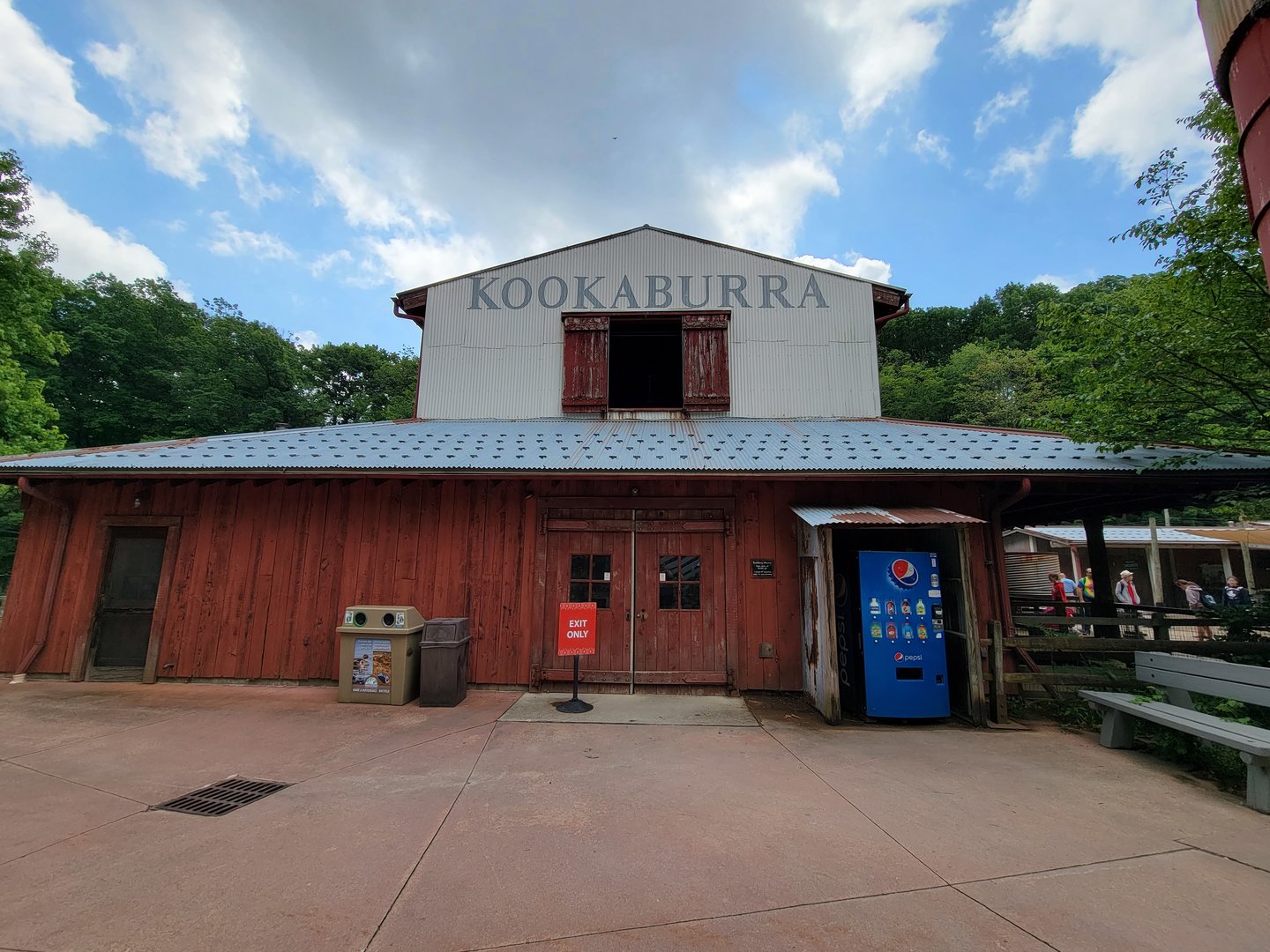 Cleveland Zoo - Australia, Barnyard building