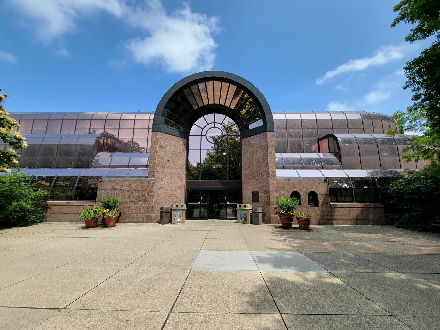 Cleveland Zoo, Rainforest - The building