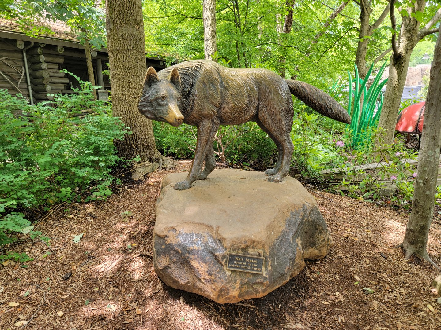 Cleveland Zoo - Wolf Lodge, Entrance statue