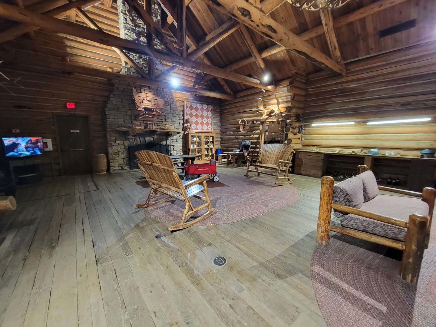 Cleveland Zoo - Wolf Lodge