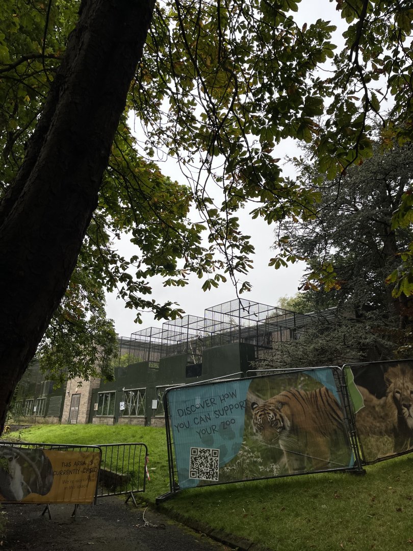 Closed-off former monkey house 25.8.24