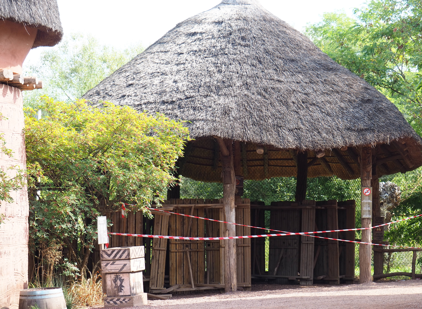 Closed-off picnic and viewing area next to the Shoebill/African openbill aviary, 2020-09-02