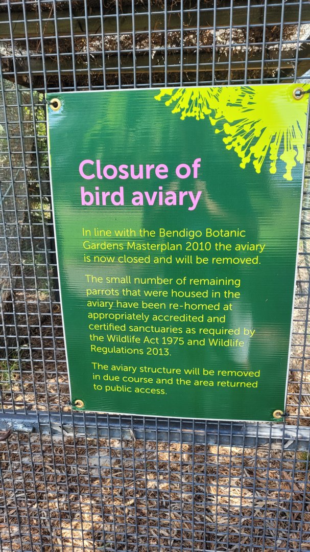 Closure sign - no more birds and the aviary will be removed soon