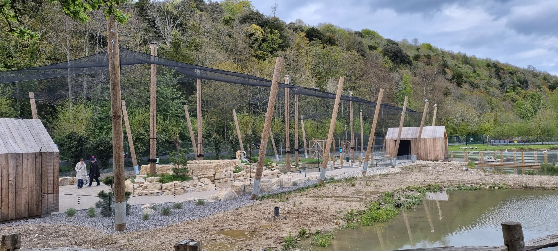 Coastal creek aviary