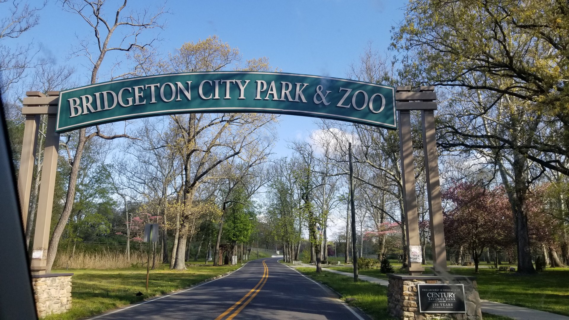 Cohanzick Zoo - Park entrance
