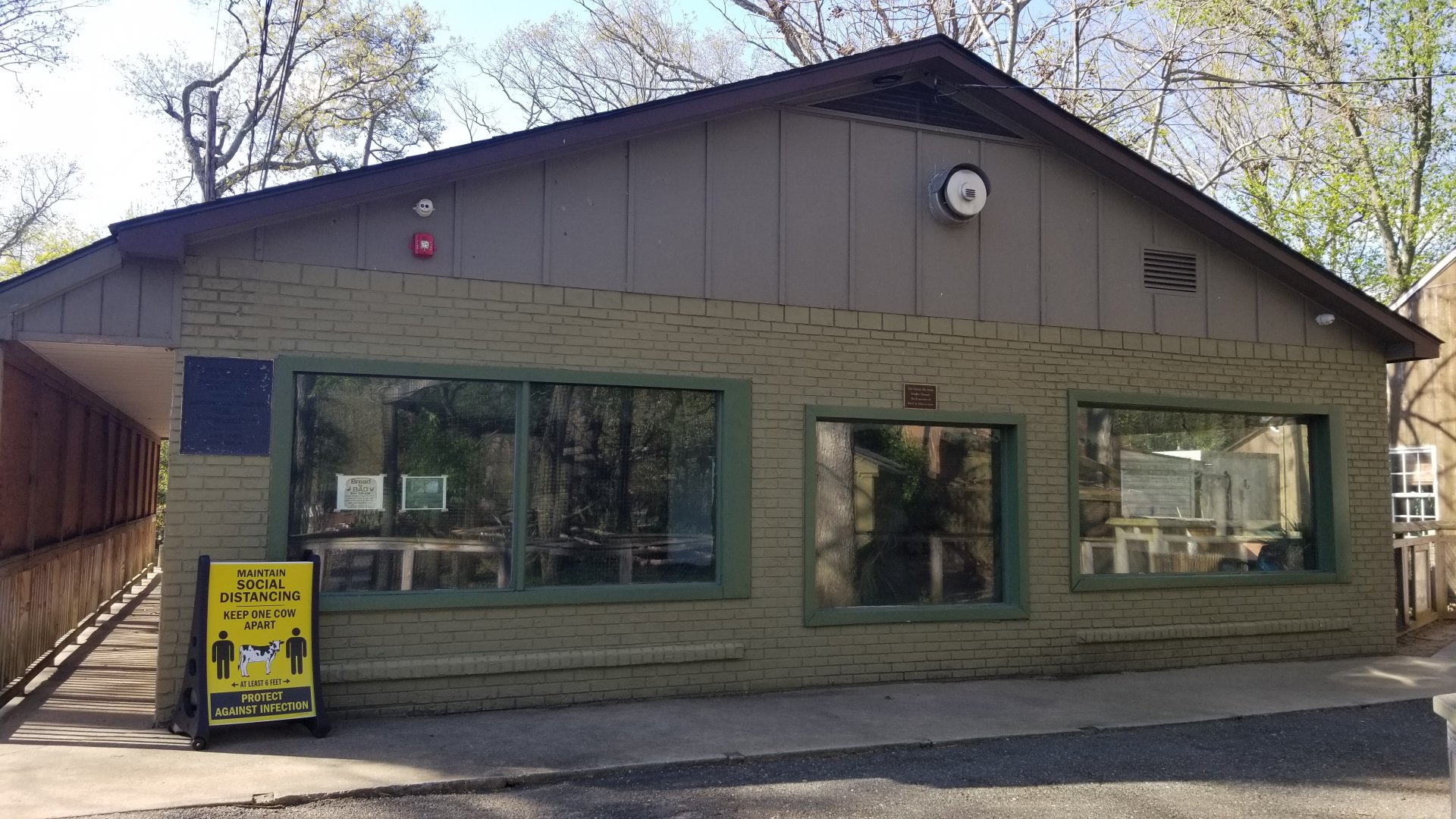 Cohanzick Zoo - Winter building, herp end