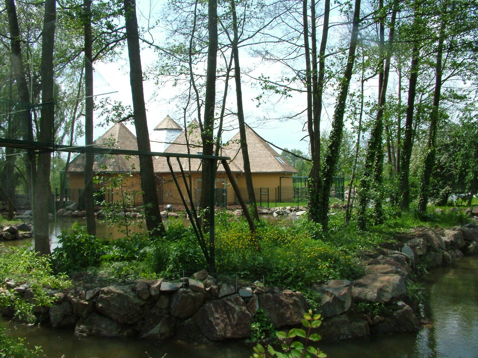 Colobus Island and Hippo House at Plzen, 25/05/10