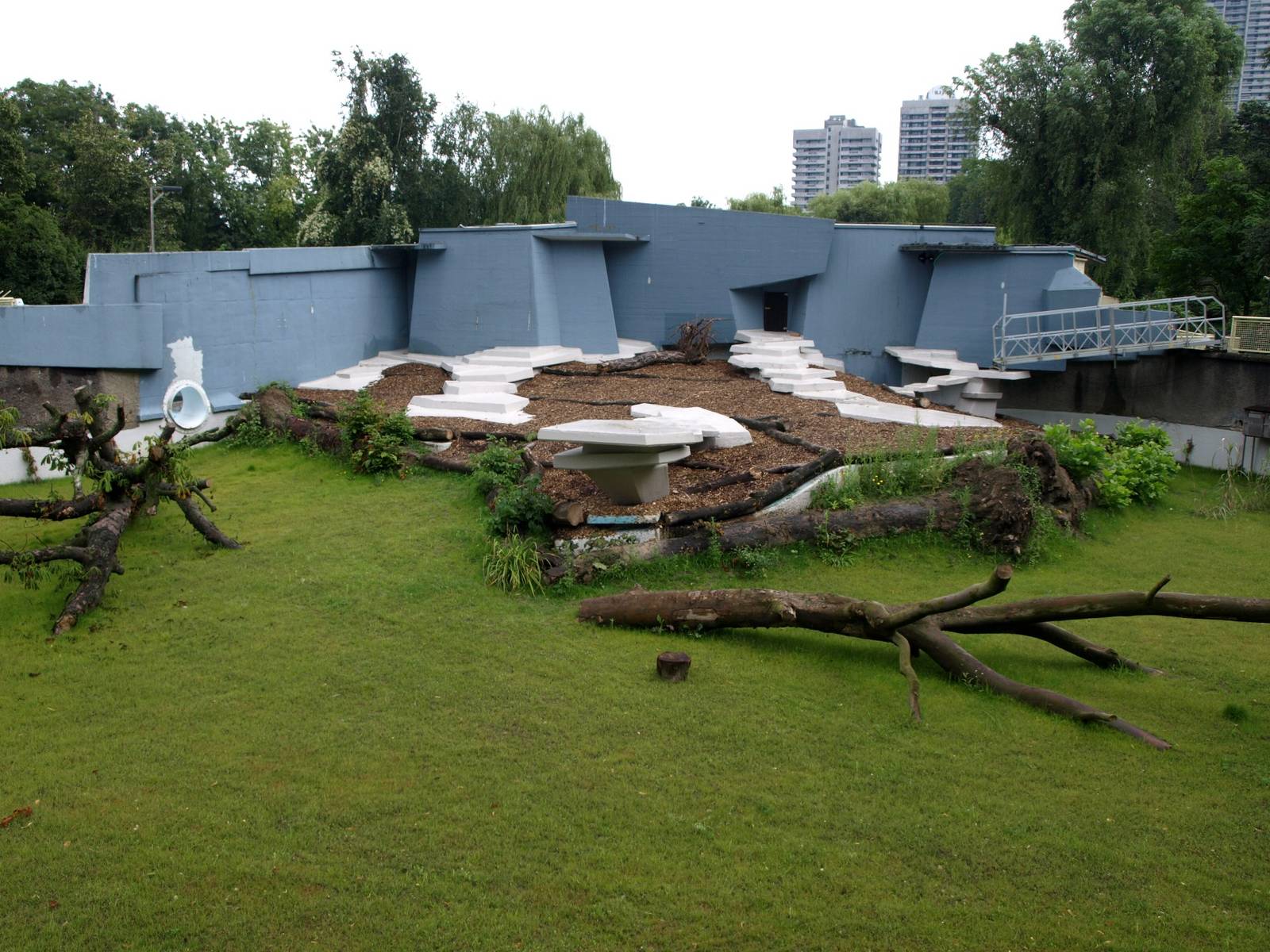 Cologne Zoo - Flight show arena