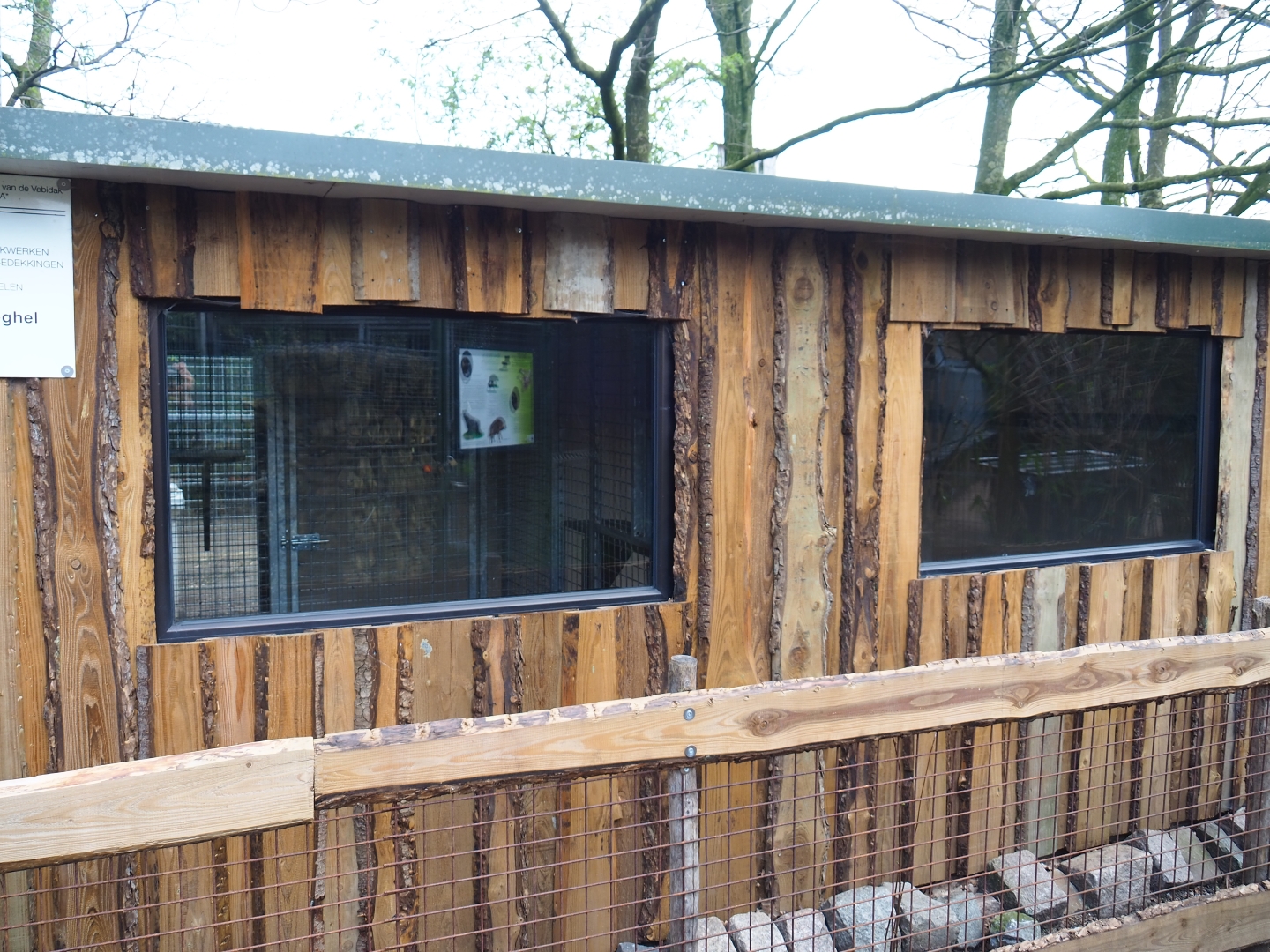 Colombian black spider monkey house, 2019-04-06