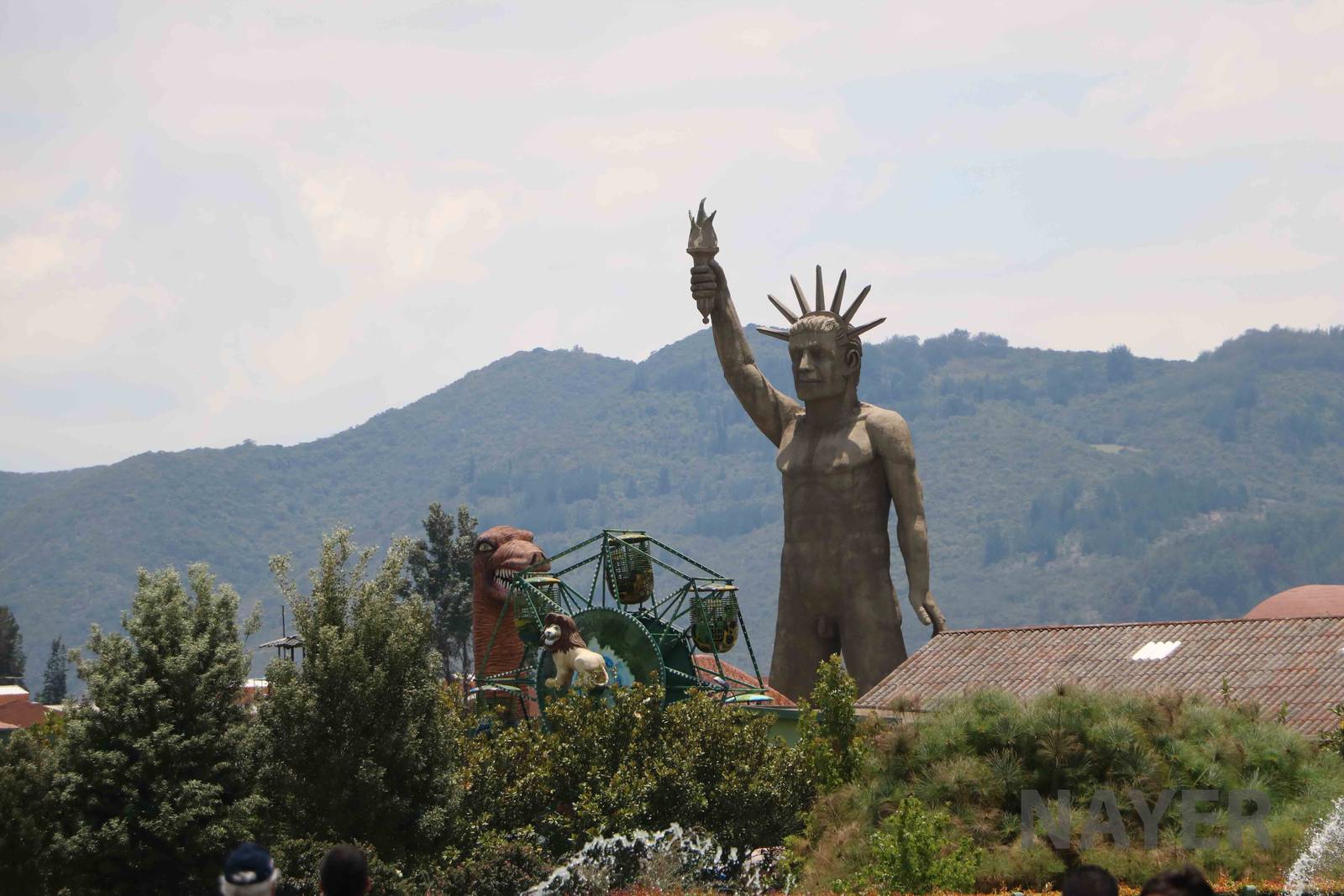 Colossus, dinosaurs and ferris wheel, March 2016