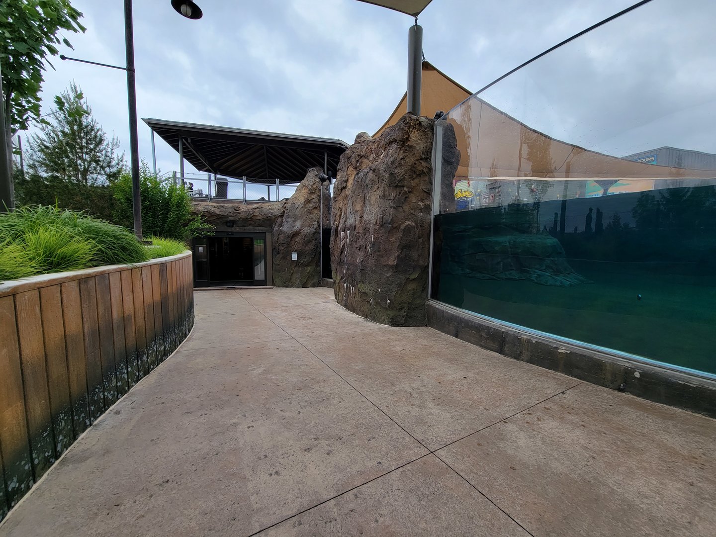 Columbus Zoo - Adventure Cove entrance to underwater tunnel