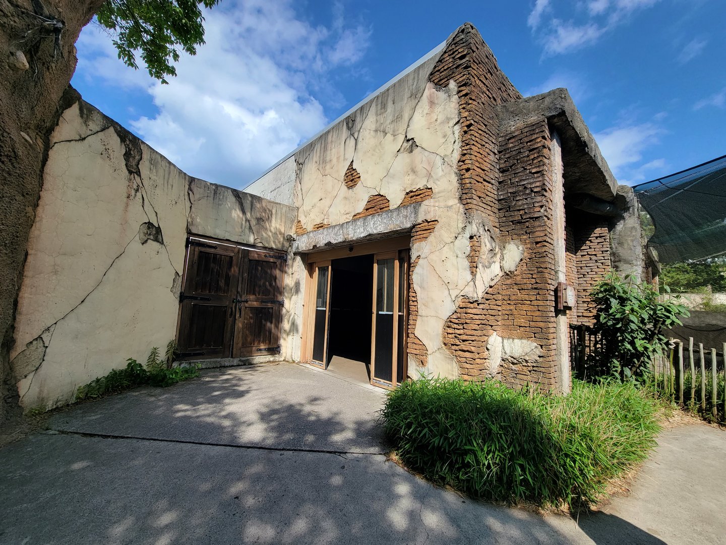 Columbus Zoo - Asia Quest, Building entrance