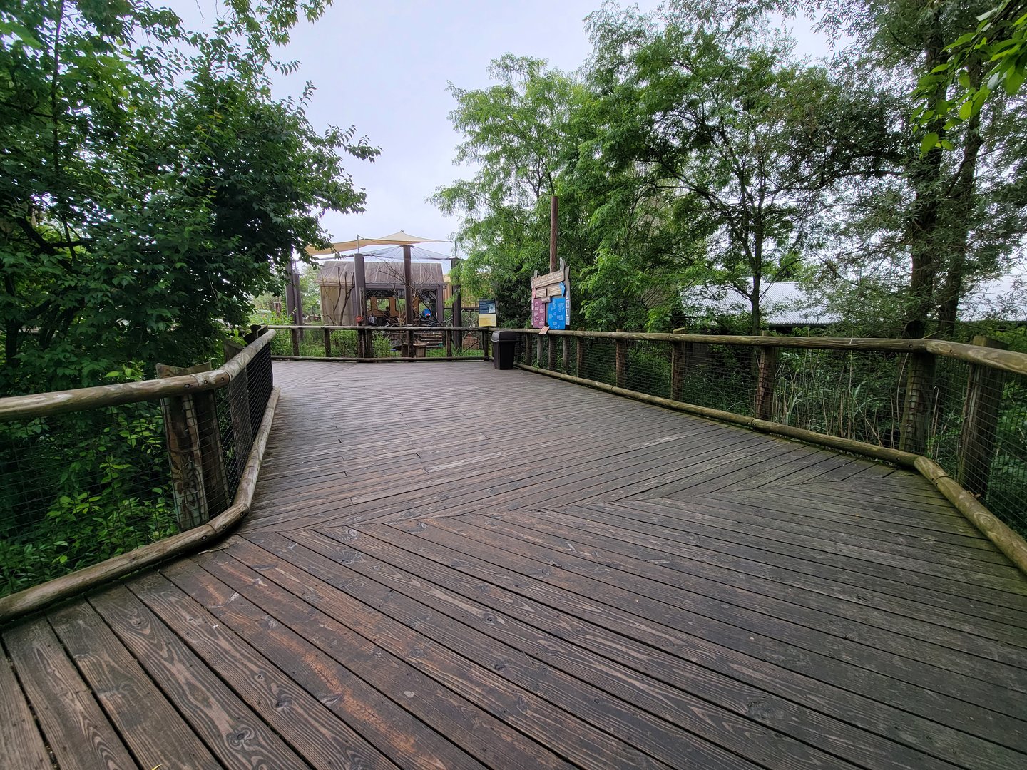 Columbus Zoo - Heart of Africa, boardwalk to back of area