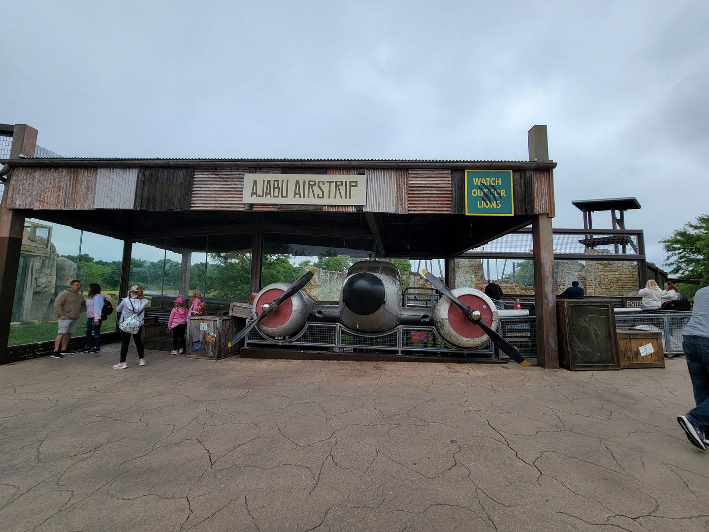 Columbus Zoo - Heart of Africa, Plane by lions
