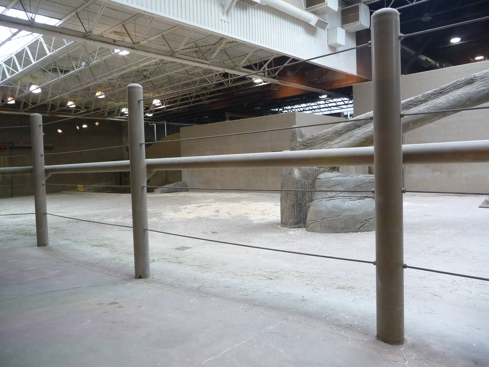 Columbus Zoo - Indoor elephant exhibit