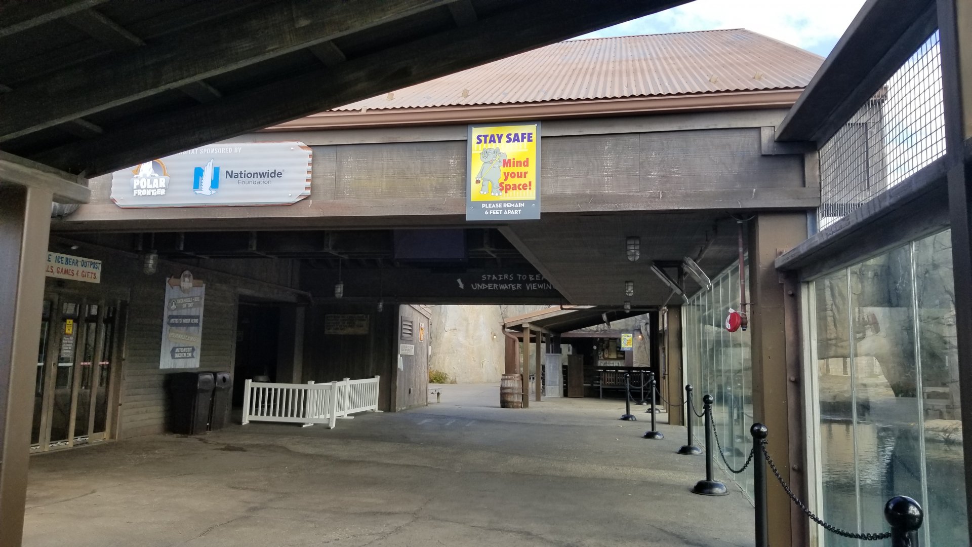 Columbus Zoo - Polar bear viewing area