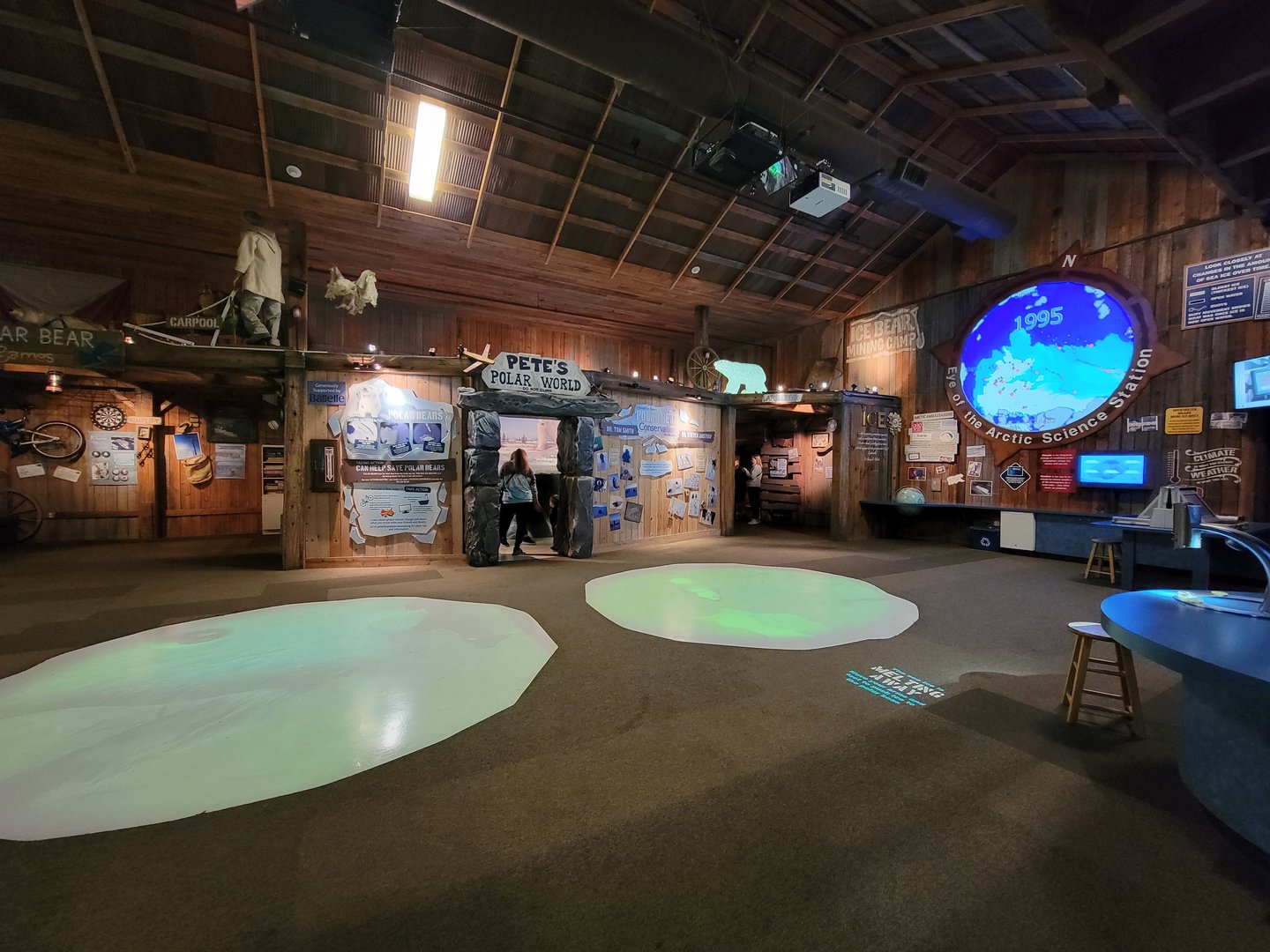 Columbus Zoo - Polar Frontier, Inside building