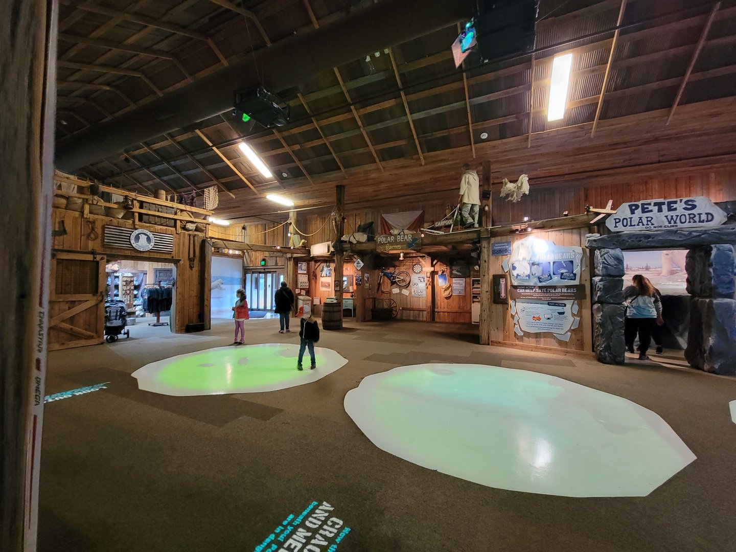 Columbus Zoo - Polar Frontier, Inside building