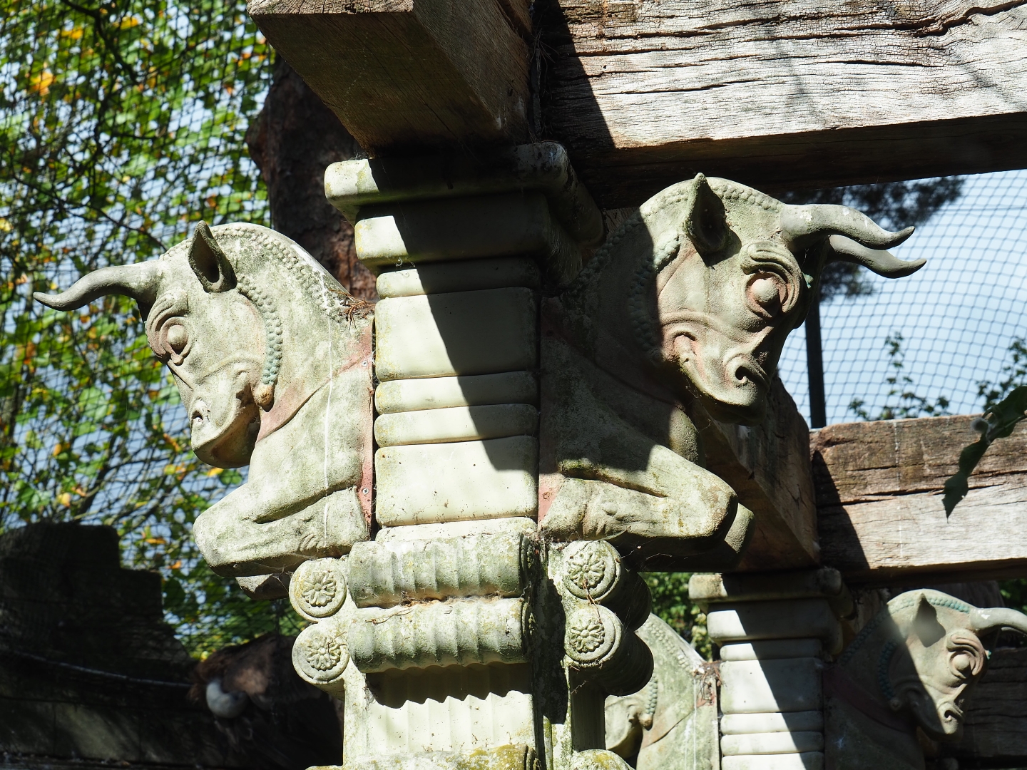 Column head gargoyles